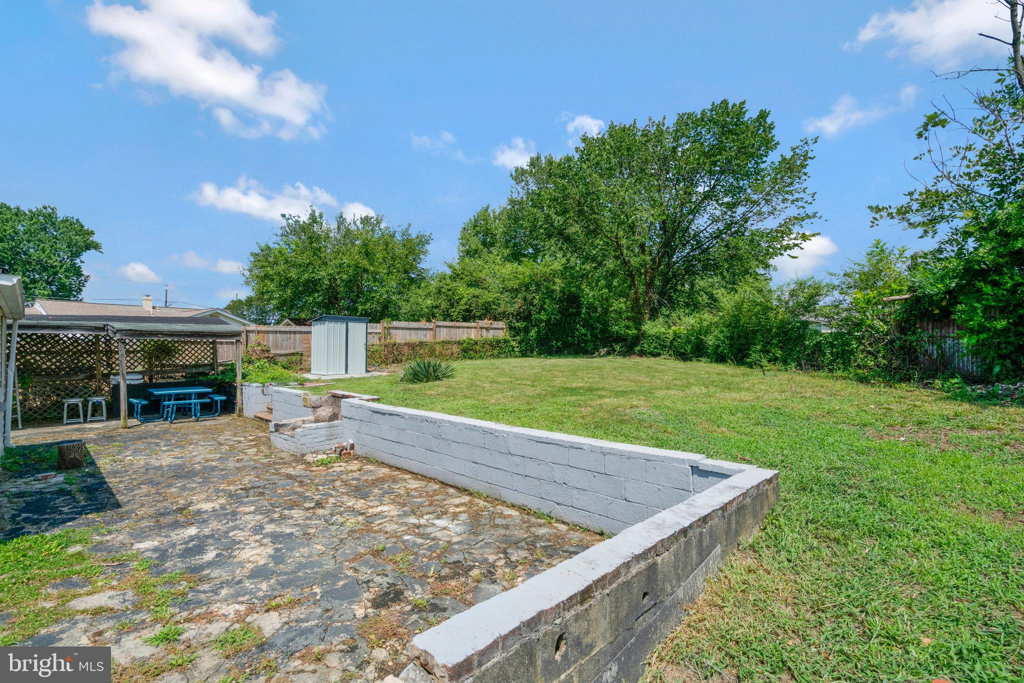 SOUTH LAWN - Residential Lease