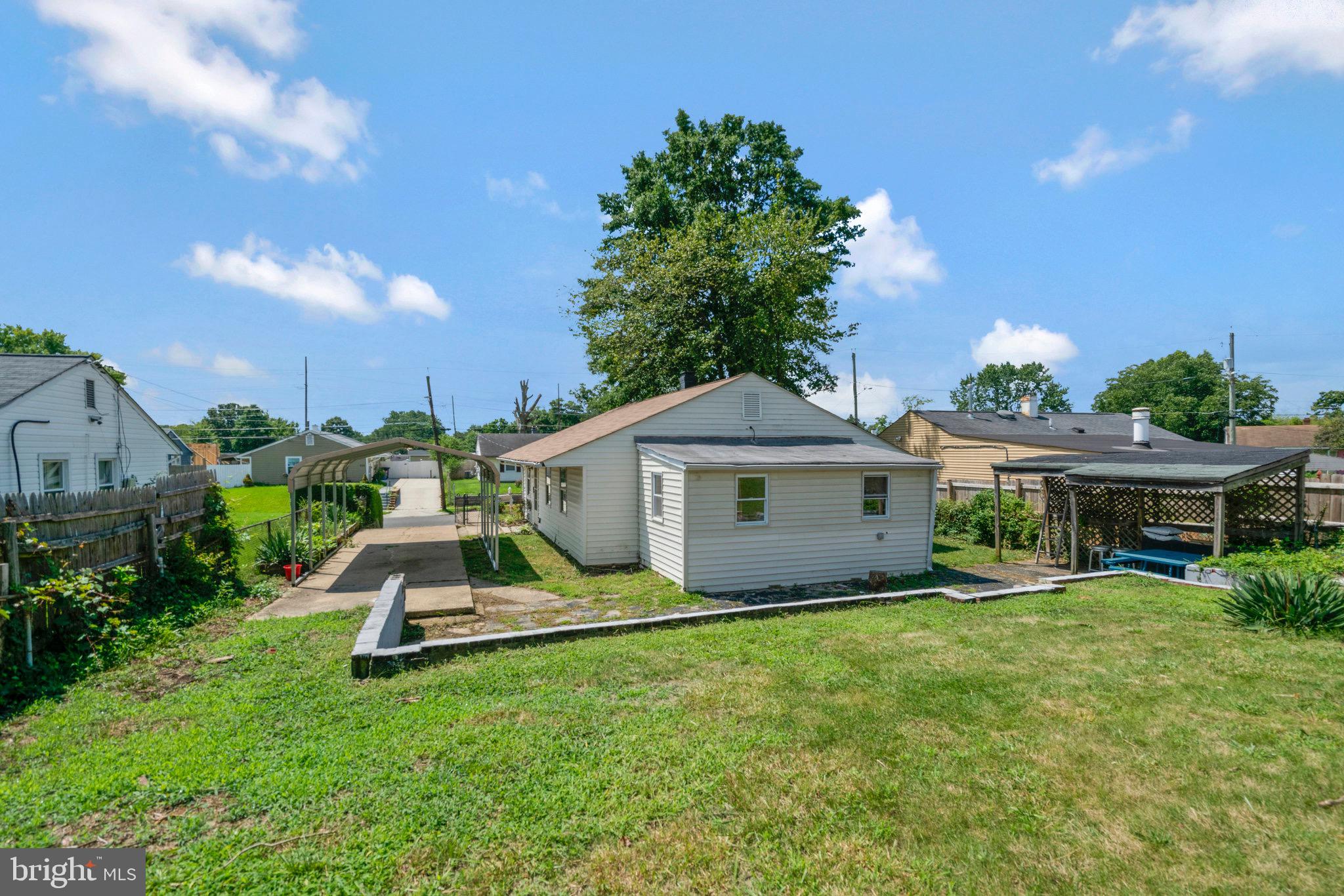 SOUTH LAWN - Residential Lease