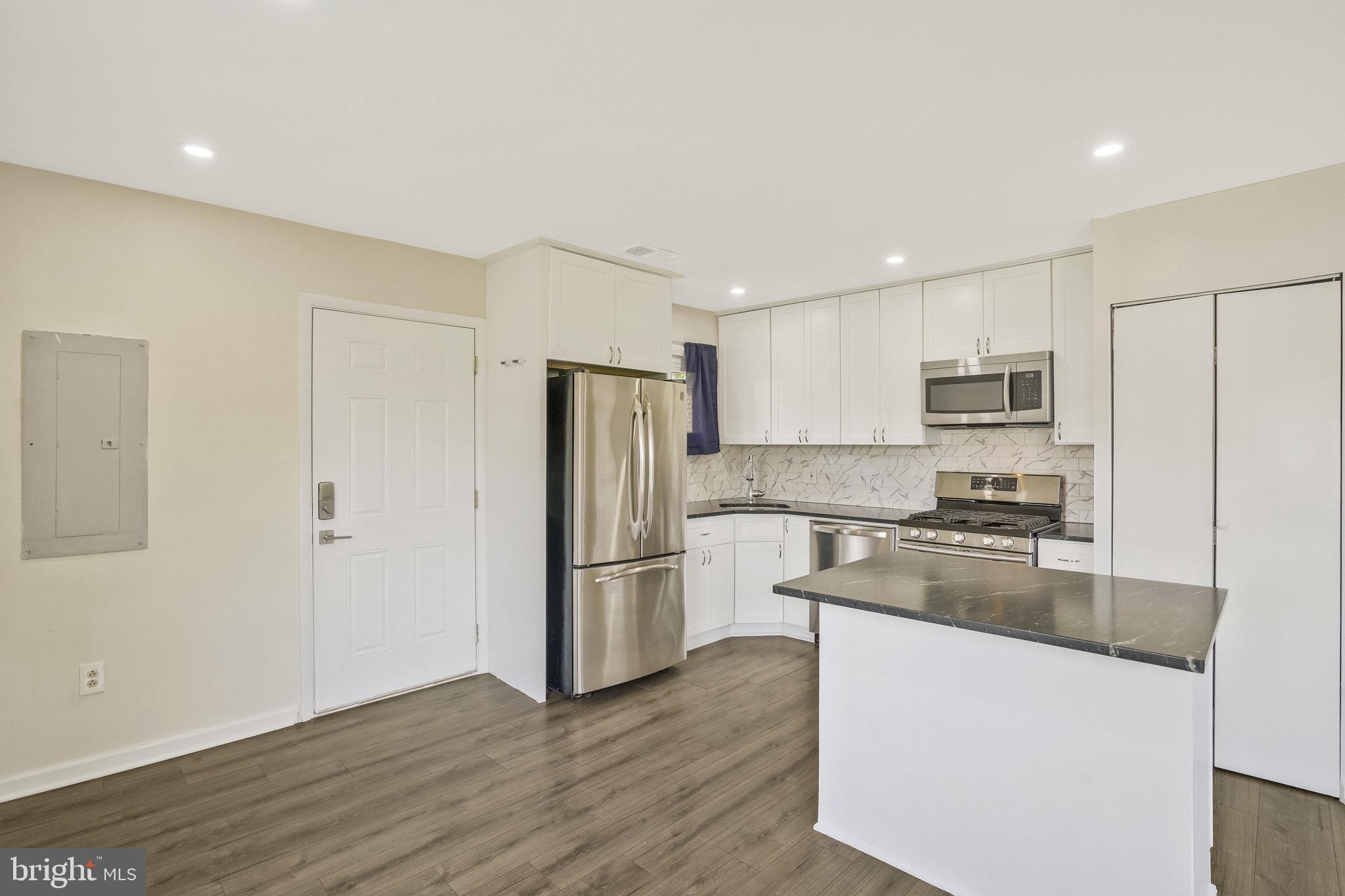 SOUTH LAWN - Residential Lease