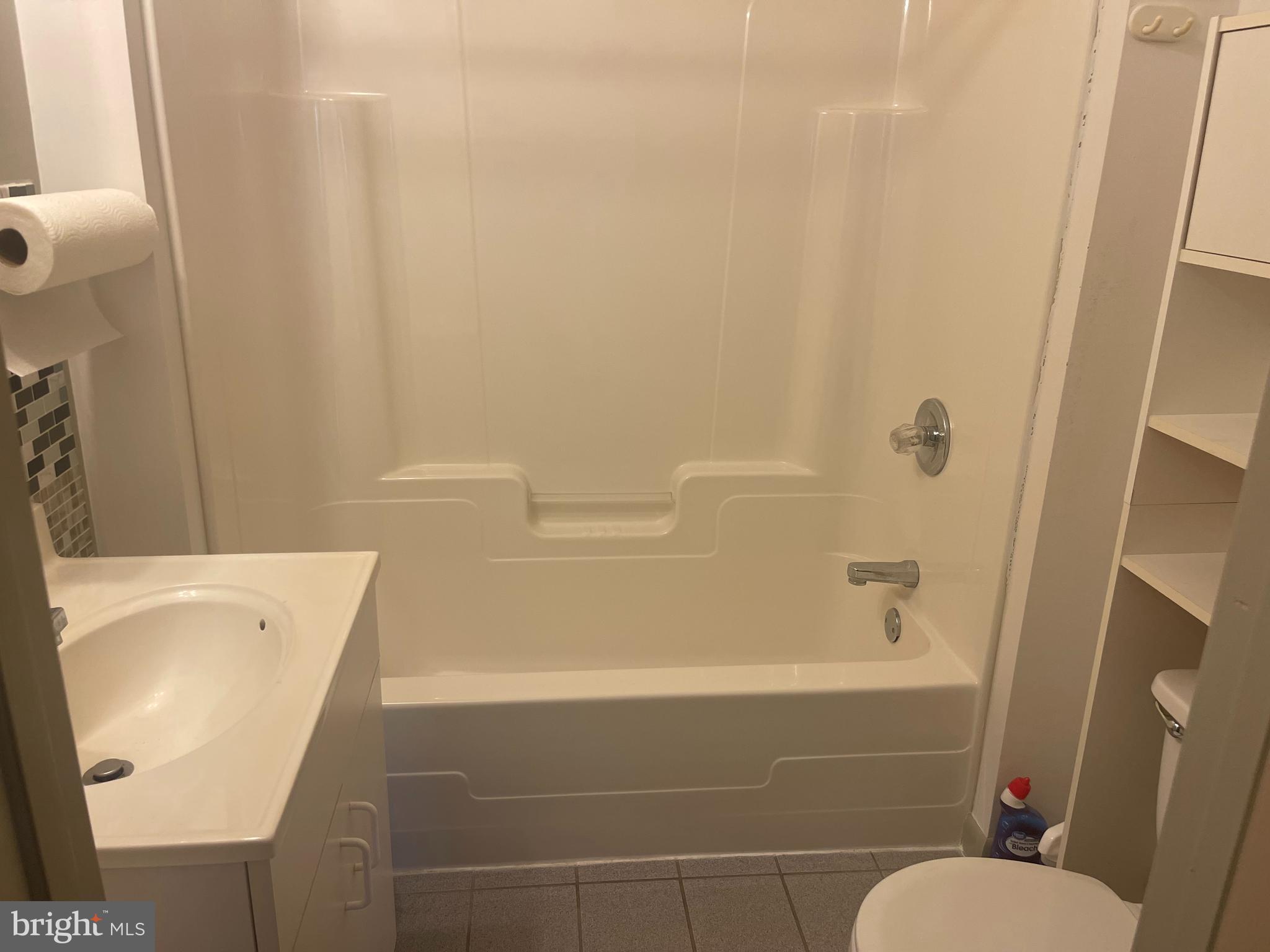 ROLLING VIEW - Residential Lease