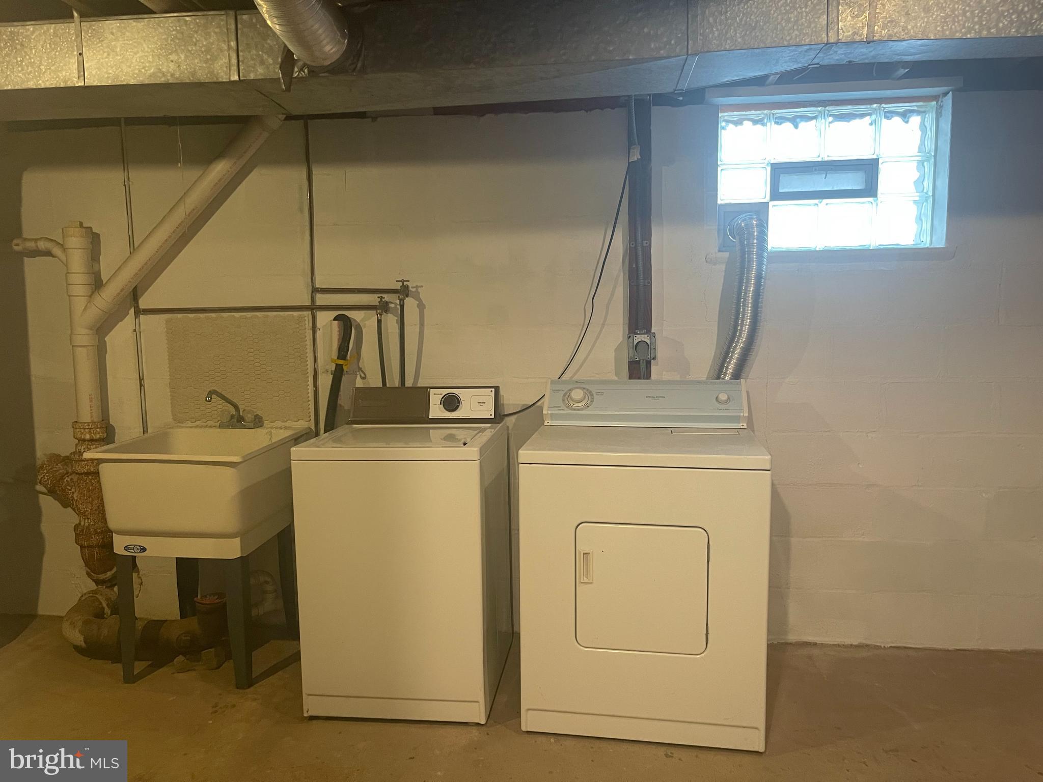 ROLLING VIEW - Residential Lease