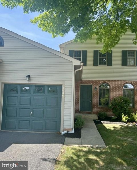 Townhouse For Sale - 2086 Walnut St St<br/> Lebanon County, LEBANON, PA 17042