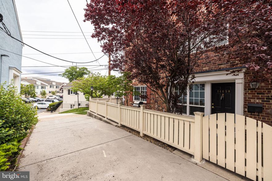 Don’t miss this updated and well-maintained 1-bedroom, 1-bath end-unit condo in the highly desirable Parkside at Alexandria community. Currently tenant-occupied through the end of June—with tenants open to renewing for another year—this is a turnkey investment with immediate income potential. Contact us for more details.
The open floor plan offers a spacious and modern feel, complemented by a private patio where gas grills and fire pits are permitted—perfect for relaxed outdoor living. Centrally located within the community, this home provides easy access to parking and all community amenities.
Enjoy a low monthly condo fee that includes access to a large outdoor pool, fitness center, clubhouse, tot lots, multiple green spaces, and on-site management. One unassigned parking decal is included, with the option to purchase a second for just $250/year.
Conveniently located near shopping, restaurants, Holmes Run Trail, I-395, and DC, this property combines comfort, convenience, and strong rental appeal—all in one package.