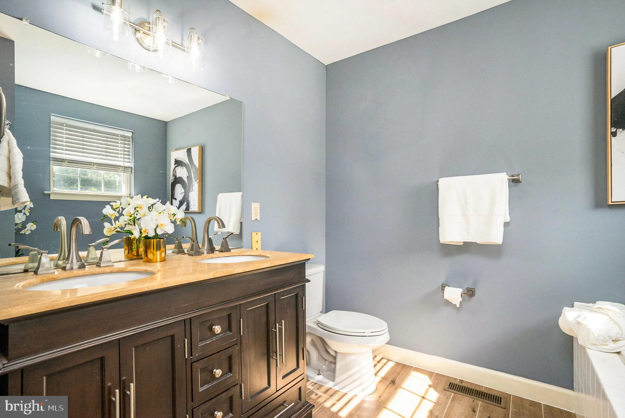 Doylestown, Pennsylvania 18901, United States, 4 Bedrooms Bedrooms, ,3 BathroomsBathrooms,Residential,Pending,215001