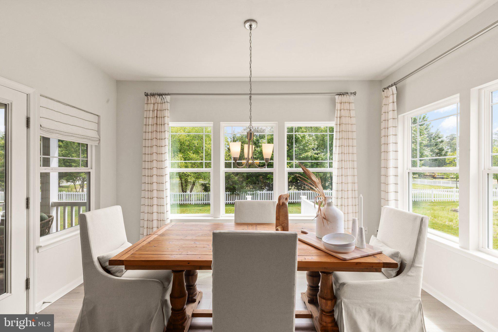 CAPTAIN'S COVE - Residential