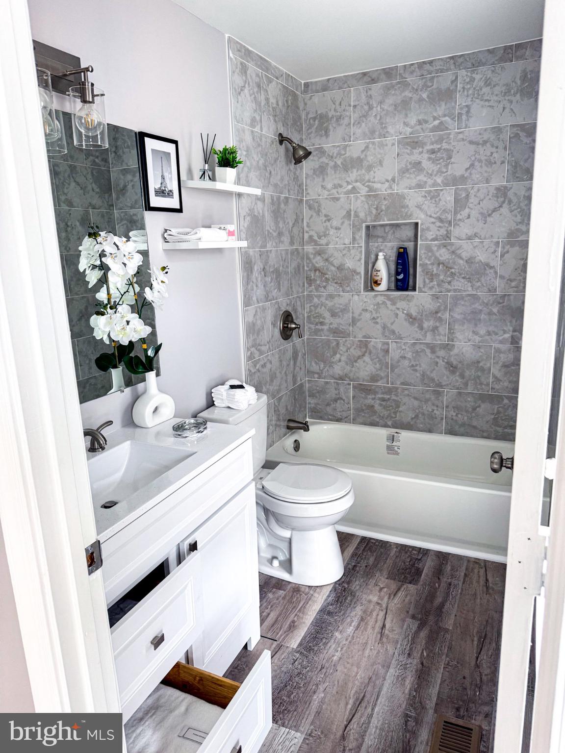 JACKSONS RIDGE CONDOS - Residential