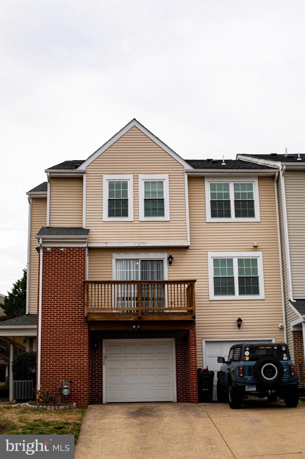 JACKSONS RIDGE CONDOS - Residential