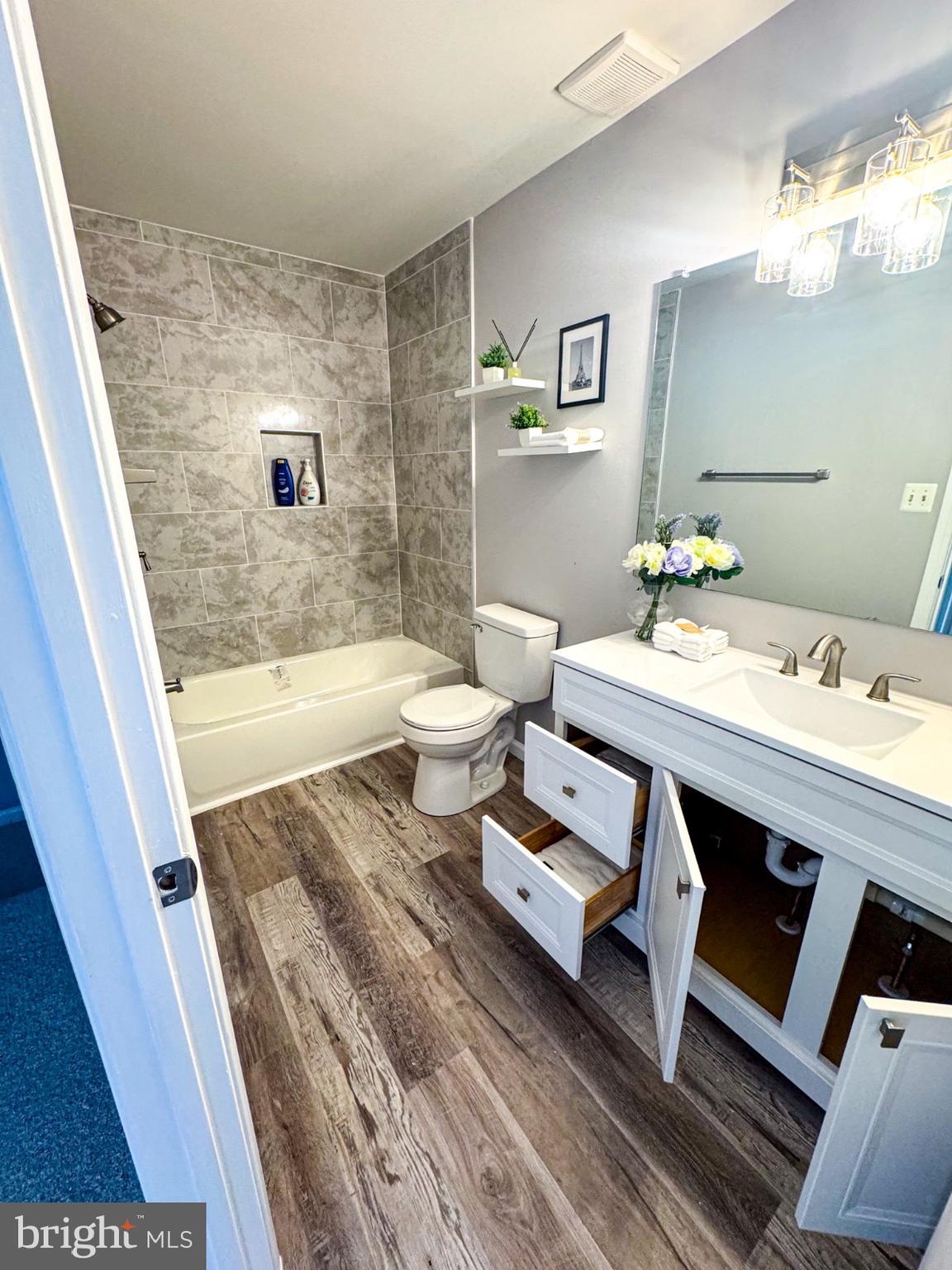 JACKSONS RIDGE CONDOS - Residential