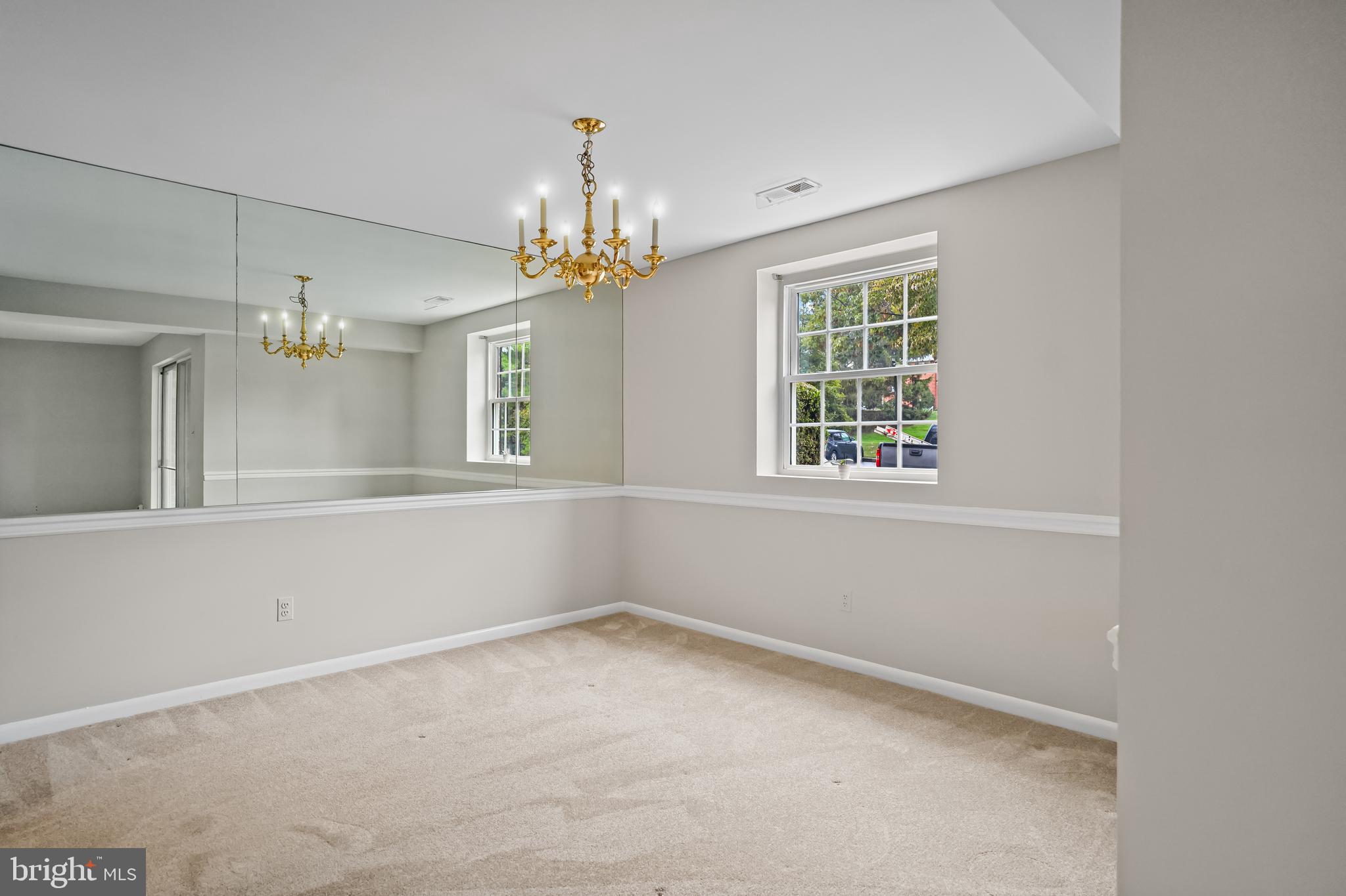 HOLLY HALL - Residential