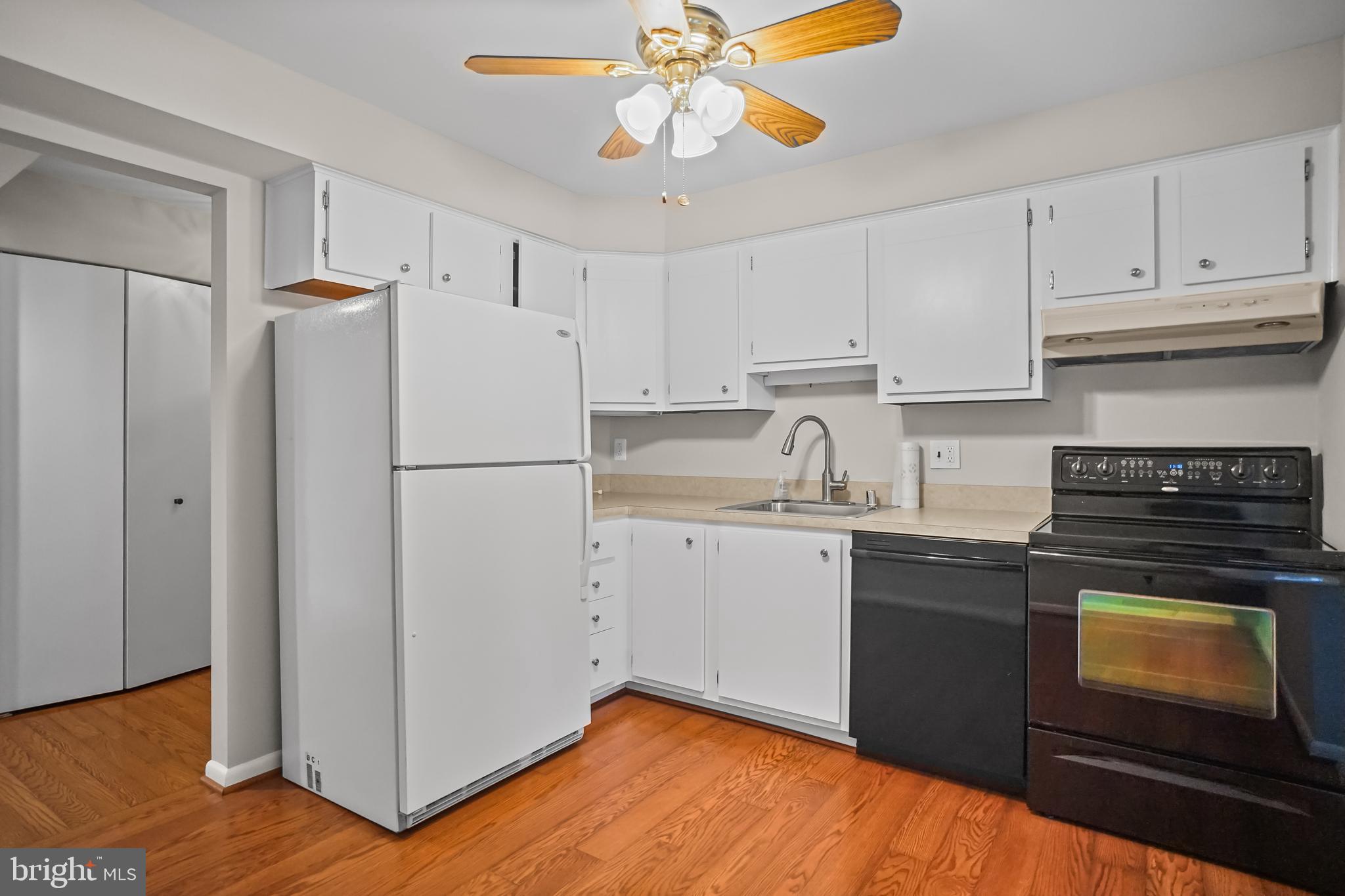 HOLLY HALL - Residential