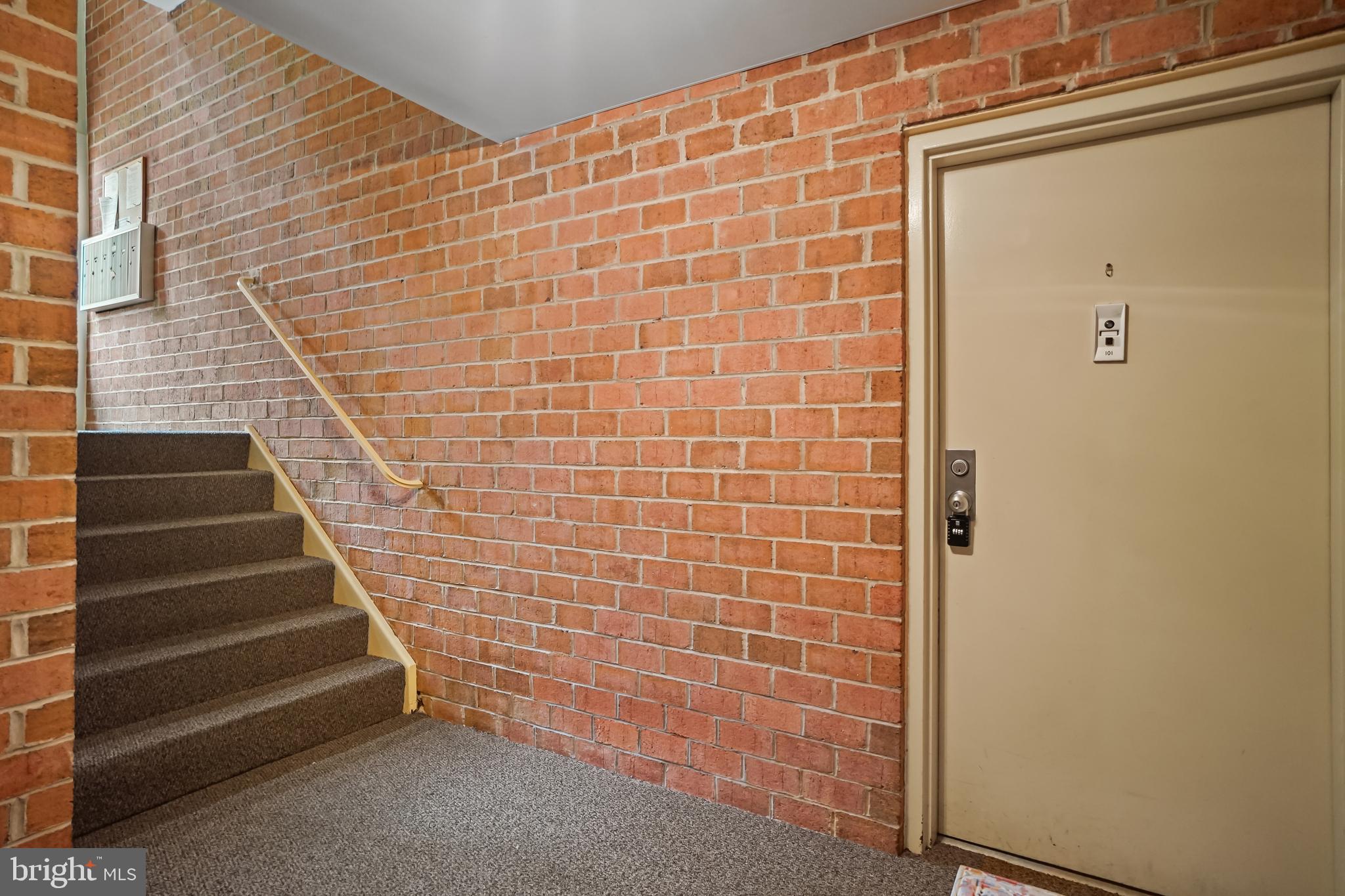 HOLLY HALL - Residential