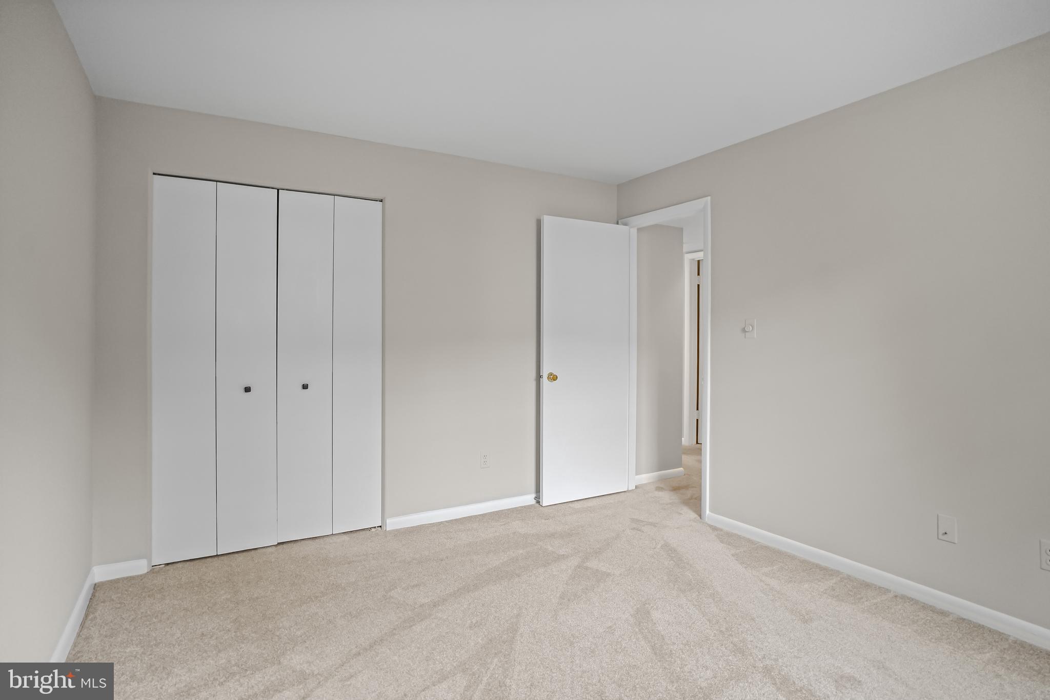 HOLLY HALL - Residential