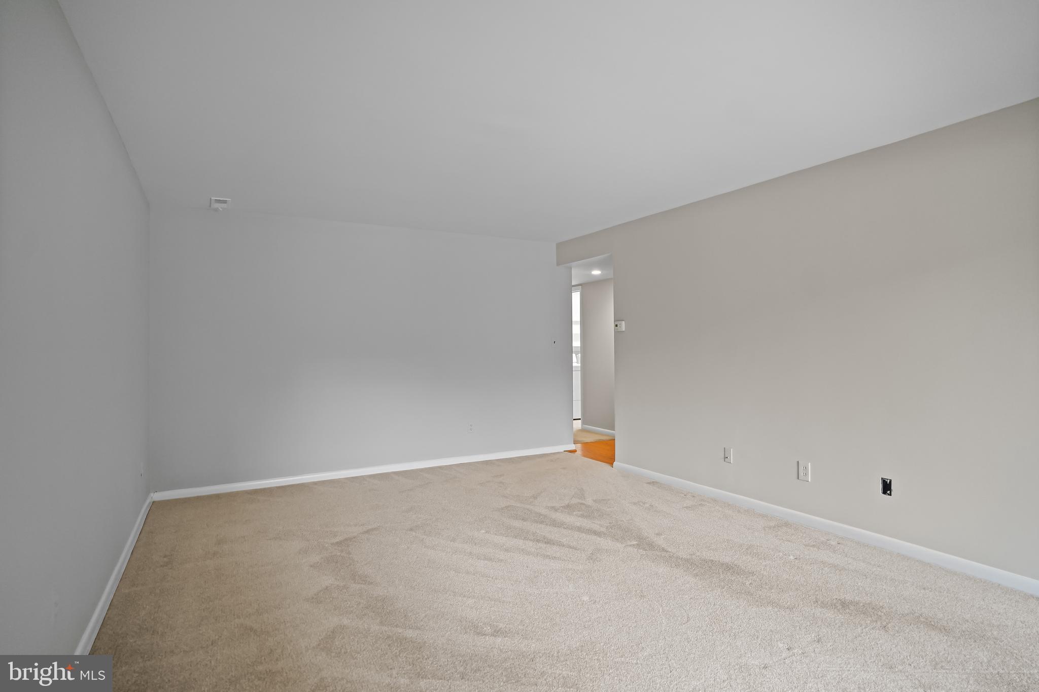 HOLLY HALL - Residential