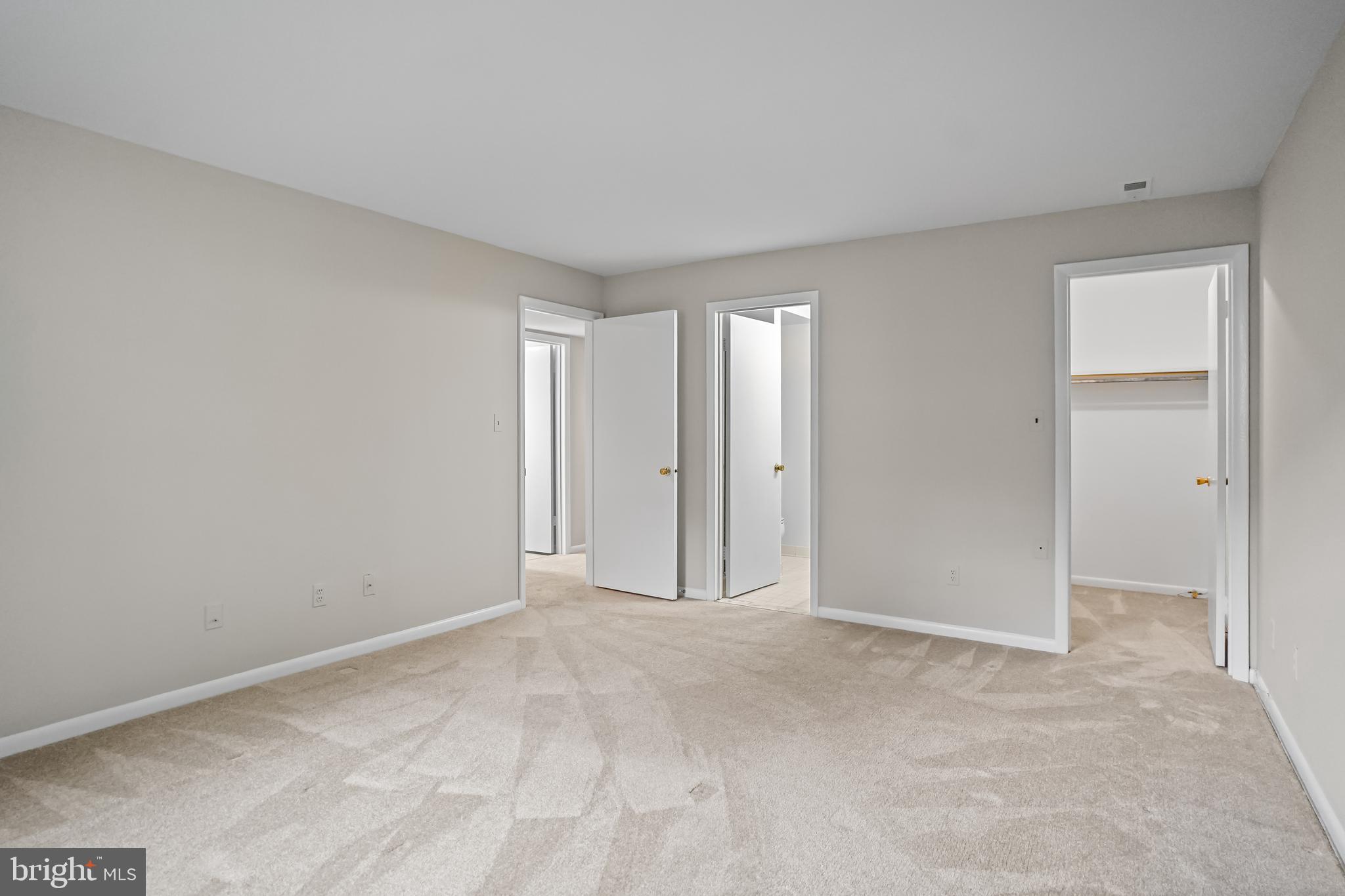 HOLLY HALL - Residential