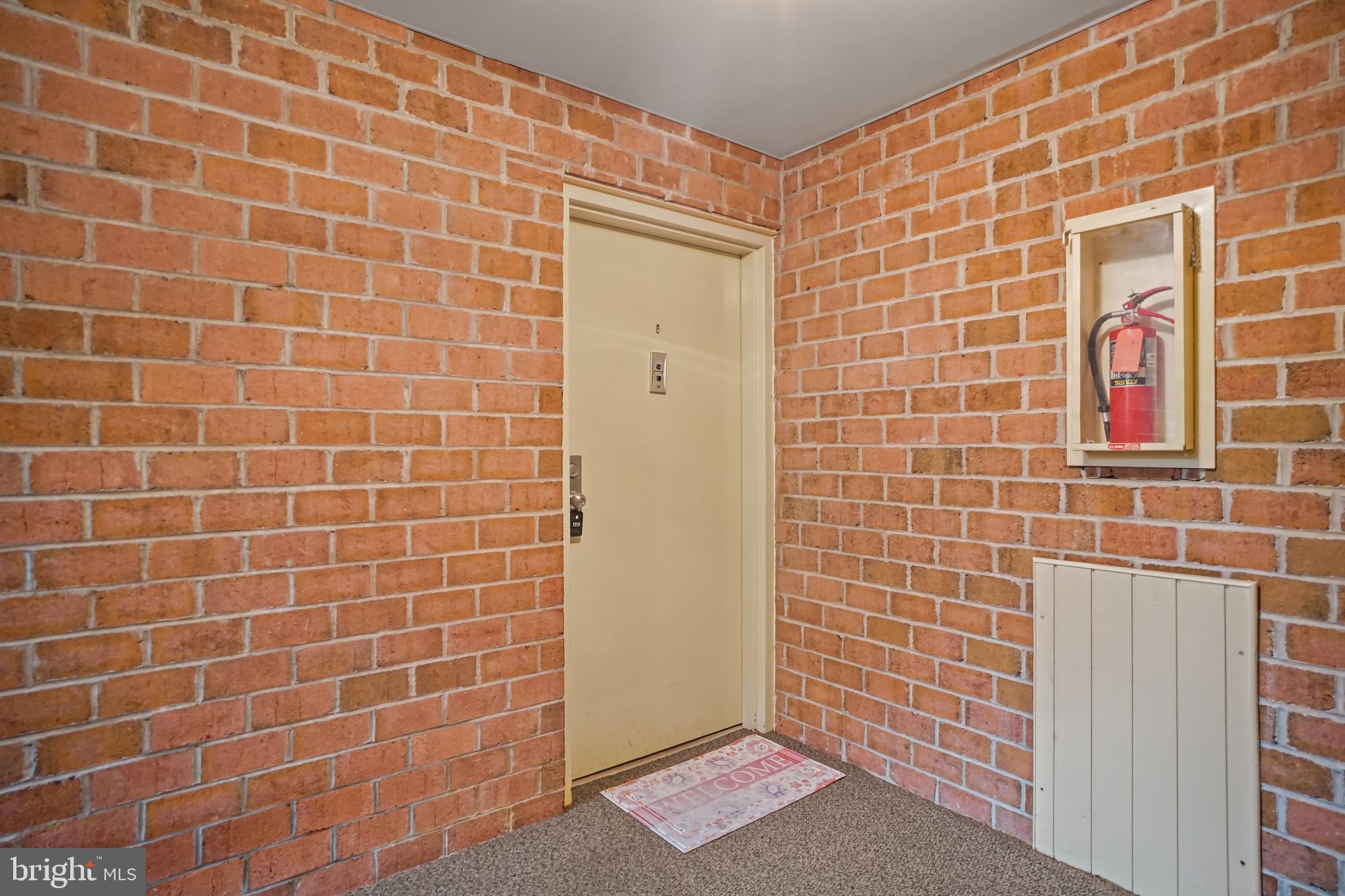 HOLLY HALL - Residential