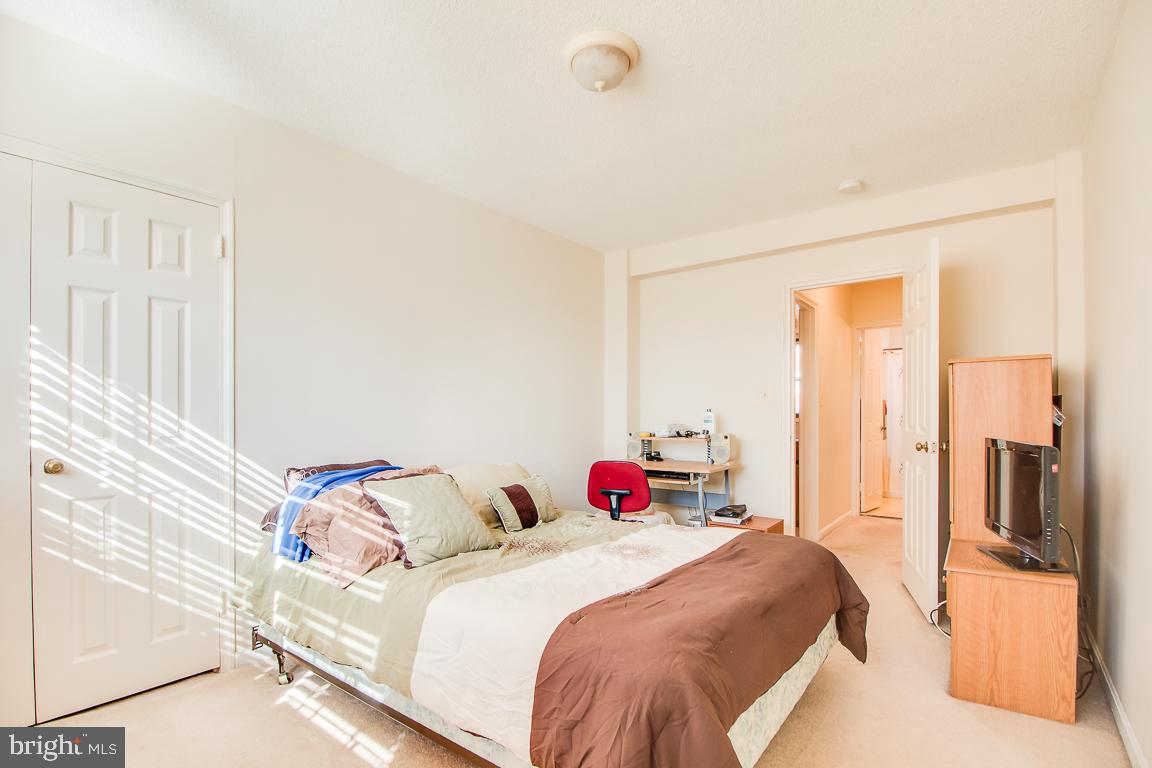 ARLINGTON OAKS - Residential