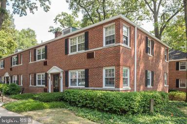 ARLINGTON OAKS - Residential