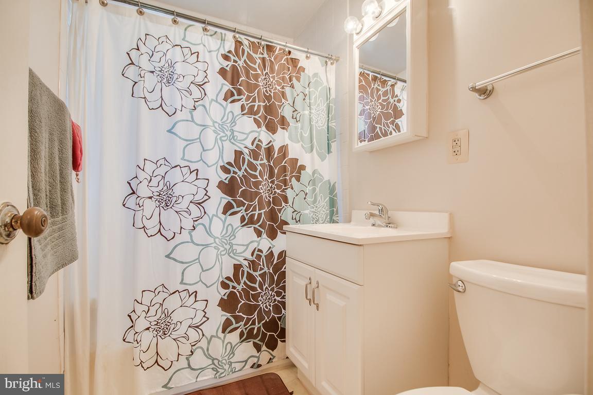 ARLINGTON OAKS - Residential