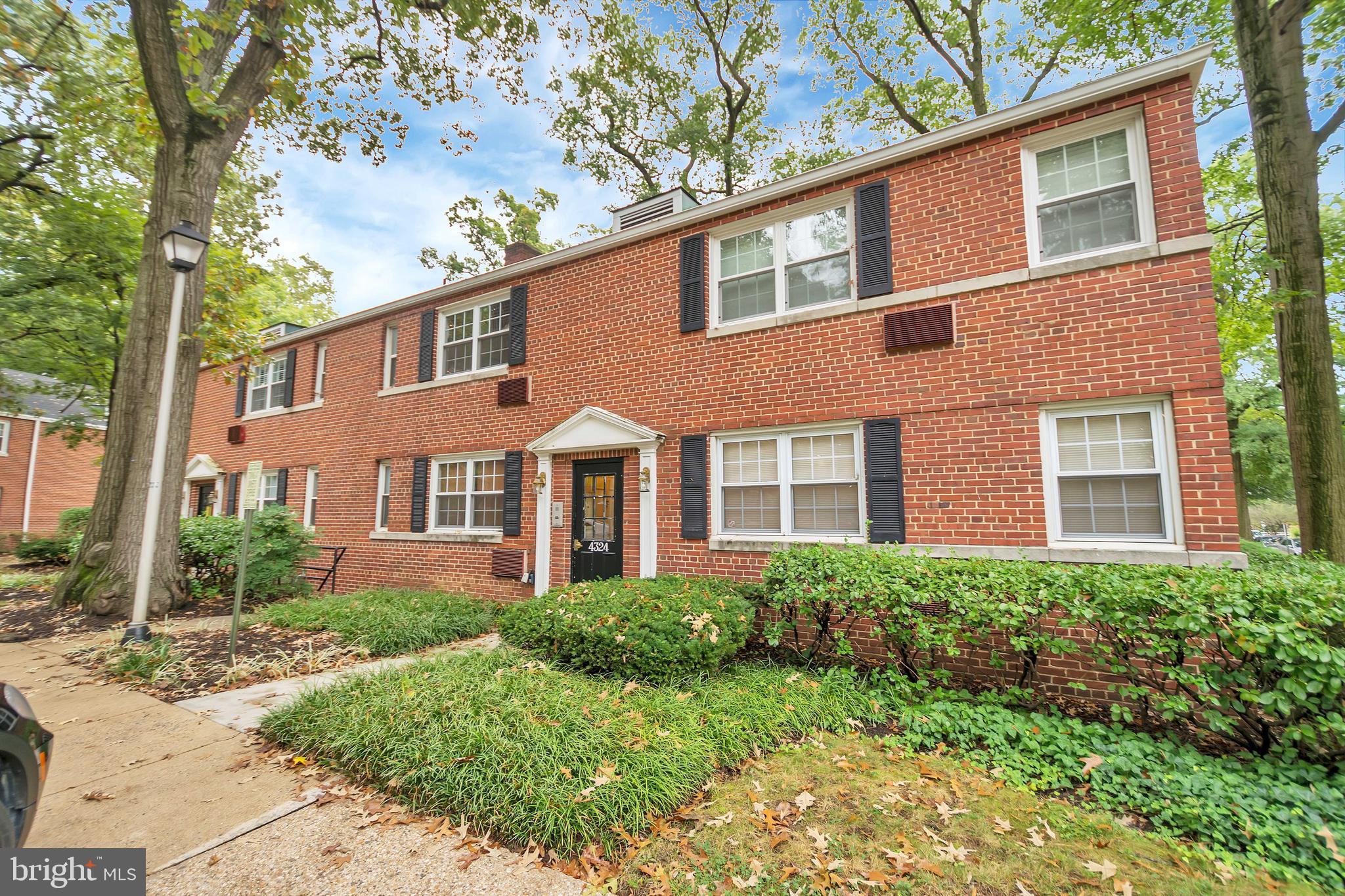 ARLINGTON OAKS - Residential