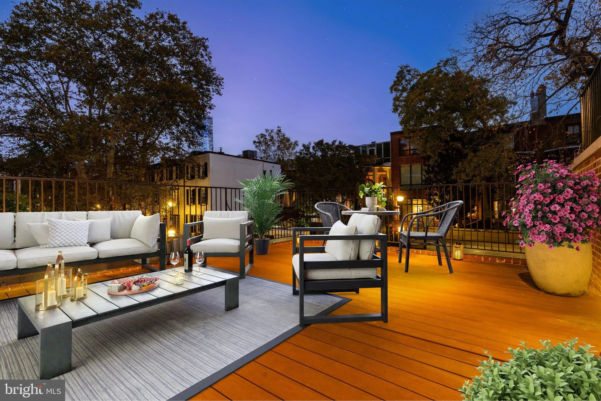 Philadelphia, Pennsylvania 19103, United States, 5 Bedrooms Bedrooms, ,5 BathroomsBathrooms,Residential,Active,237009