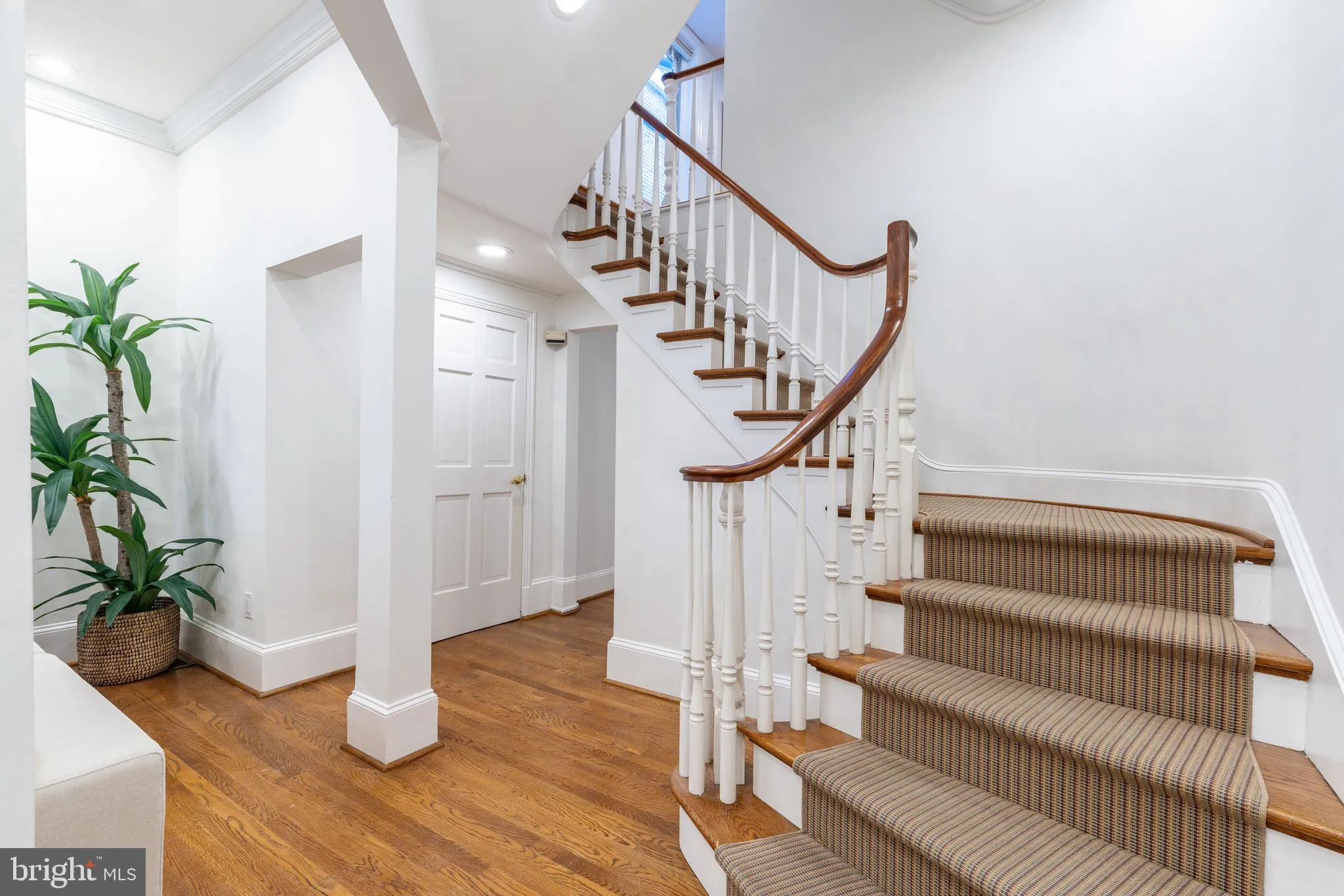 Philadelphia, Pennsylvania 19103, United States, 5 Bedrooms Bedrooms, ,5 BathroomsBathrooms,Residential,Active,237009