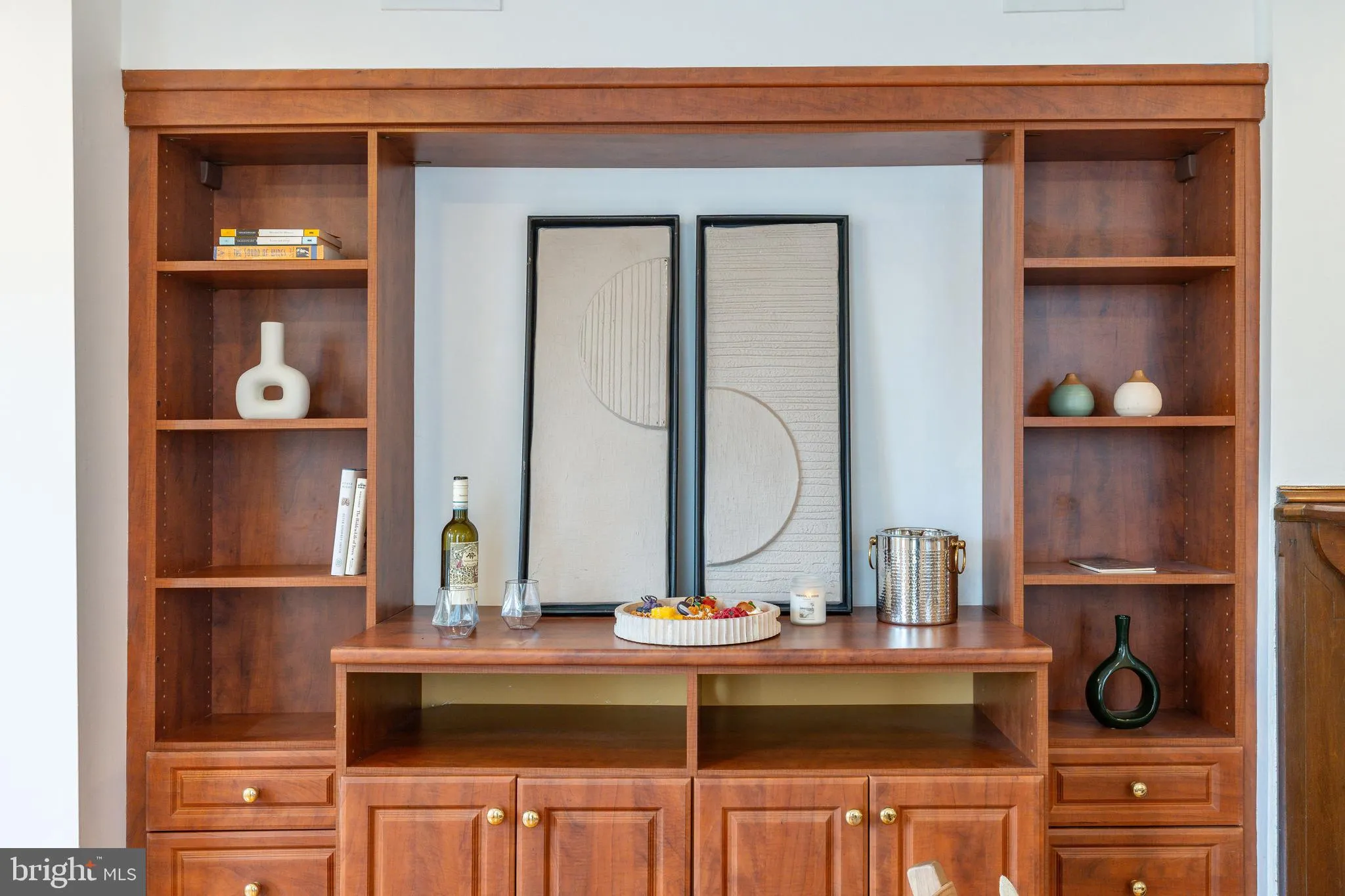 Philadelphia, Pennsylvania 19103, United States, 5 Bedrooms Bedrooms, ,5 BathroomsBathrooms,Residential,Active,237009