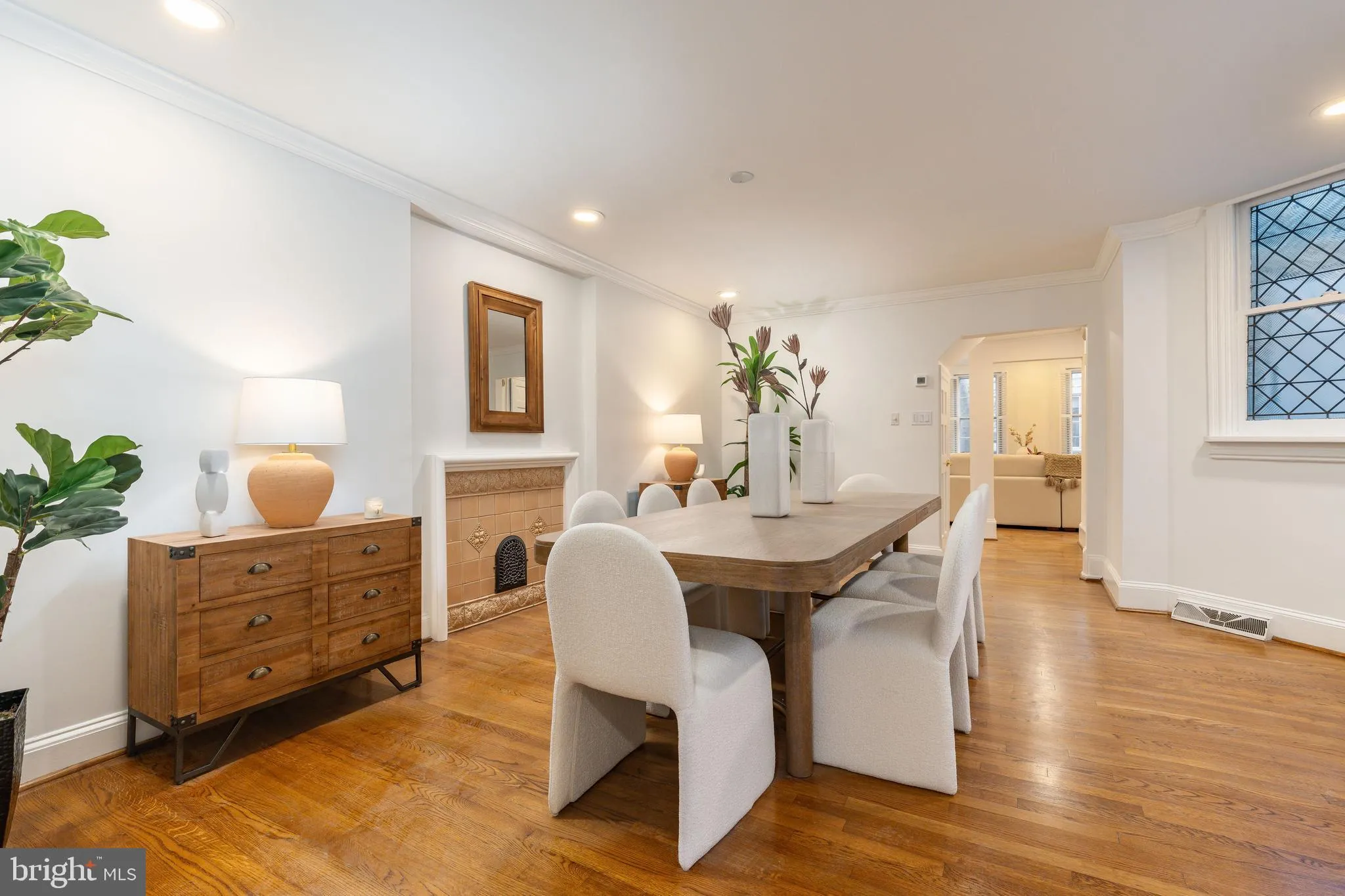 Philadelphia, Pennsylvania 19103, United States, 5 Bedrooms Bedrooms, ,5 BathroomsBathrooms,Residential,Active,237009