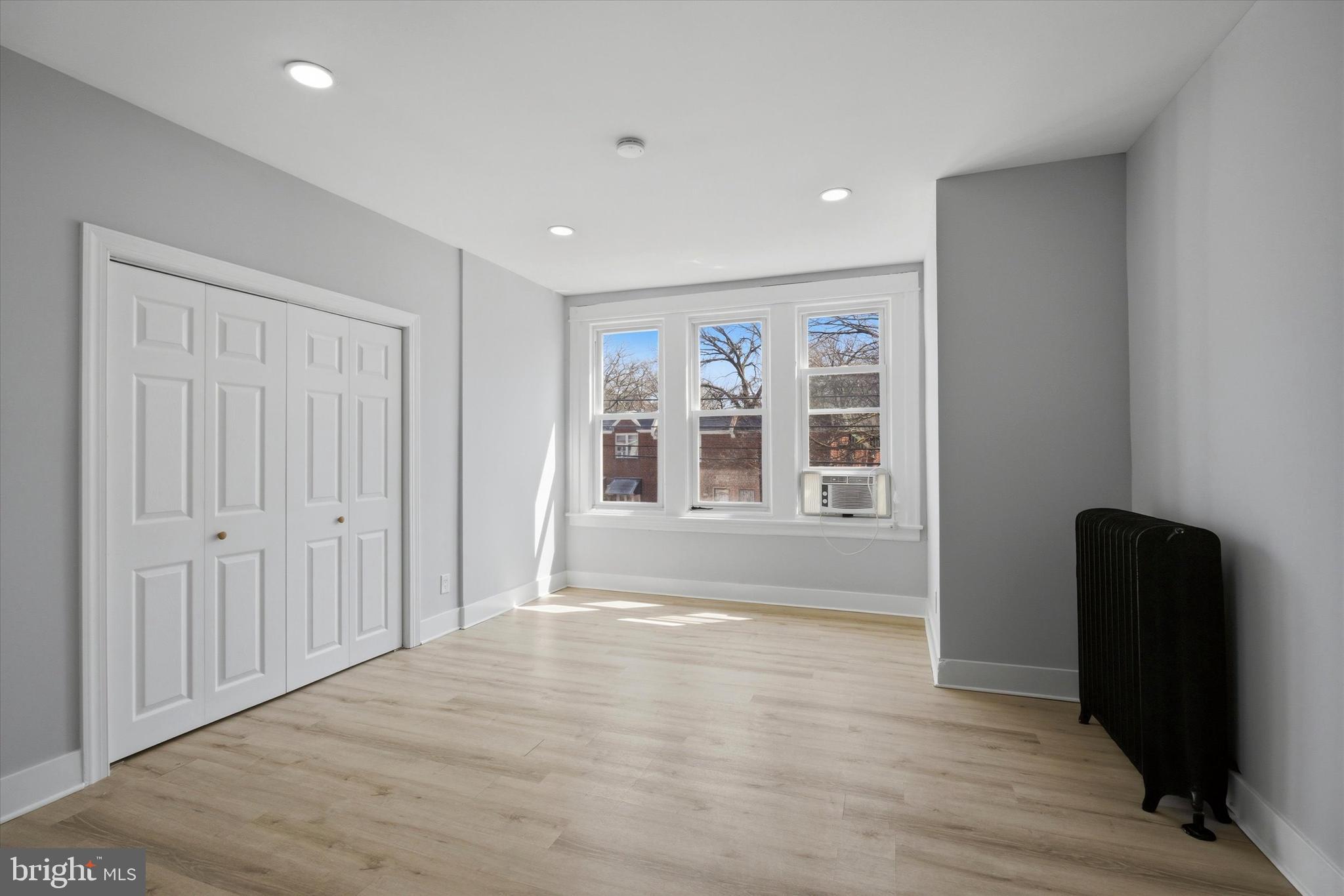 EAST OAK LANE - Residential