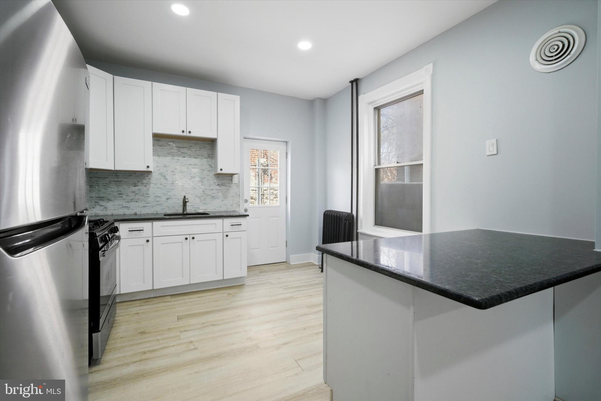 EAST OAK LANE - Residential