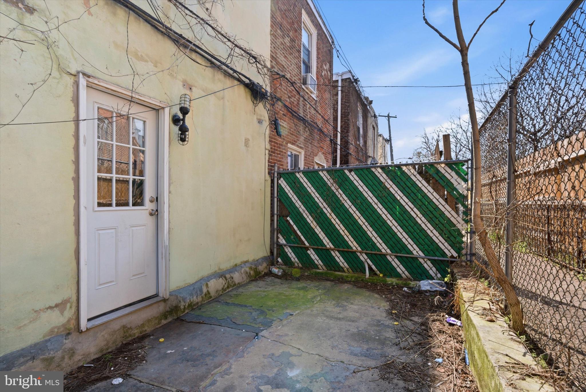 EAST OAK LANE - Residential