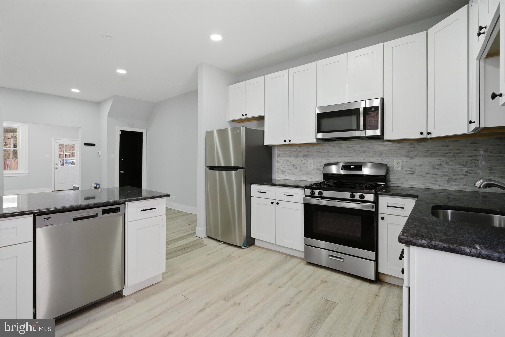 EAST OAK LANE - Residential