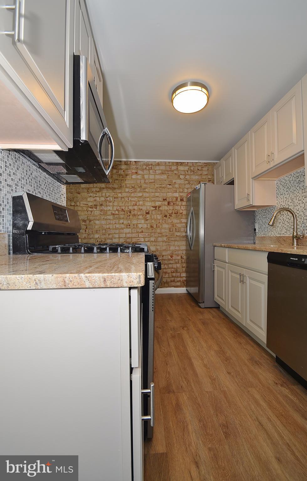 HUNTLEY SQUARE CONDOMINIUMS - Residential