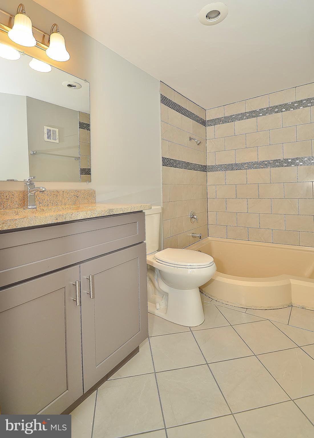 HUNTLEY SQUARE CONDOMINIUMS - Residential