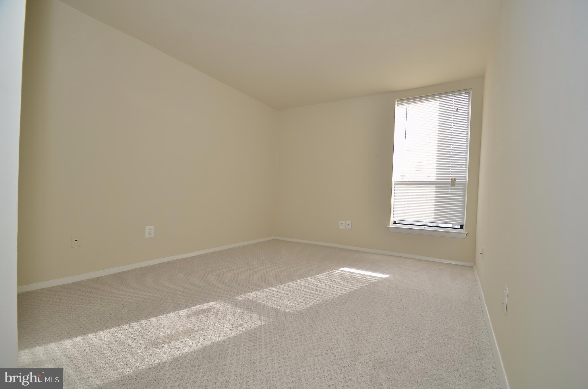 HUNTLEY SQUARE CONDOMINIUMS - Residential