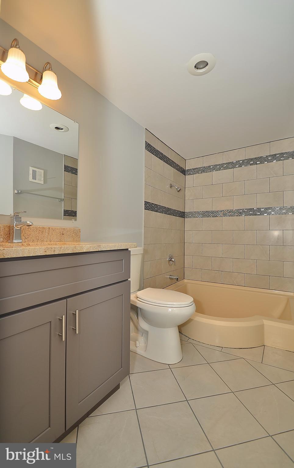 HUNTLEY SQUARE CONDOMINIUMS - Residential