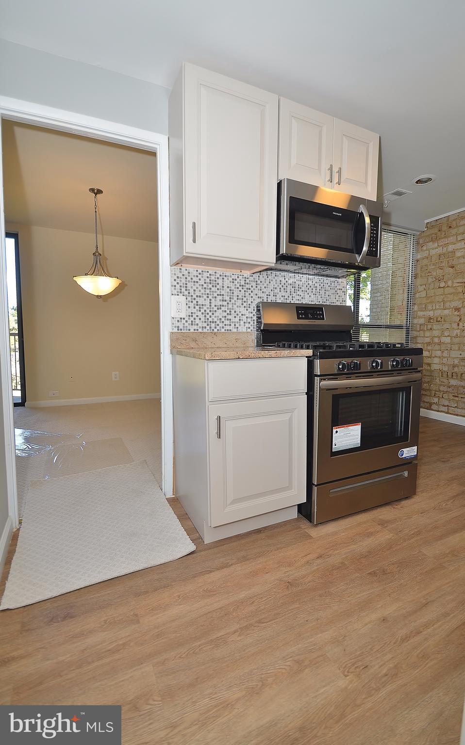 HUNTLEY SQUARE CONDOMINIUMS - Residential