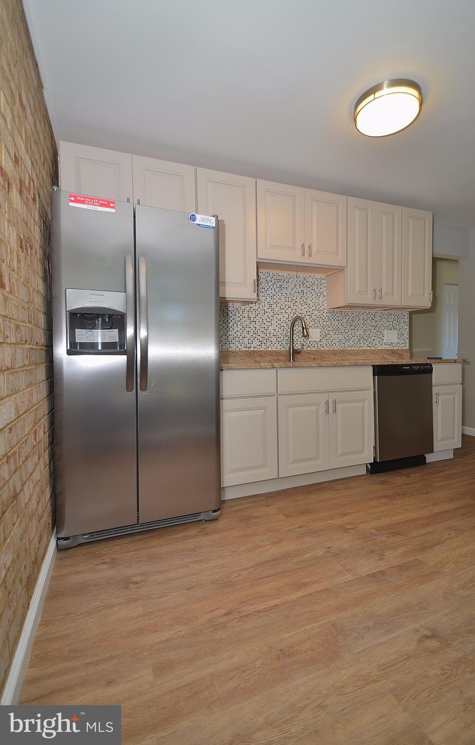 HUNTLEY SQUARE CONDOMINIUMS - Residential