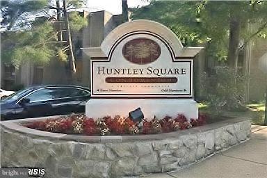 HUNTLEY SQUARE CONDOMINIUMS - Residential