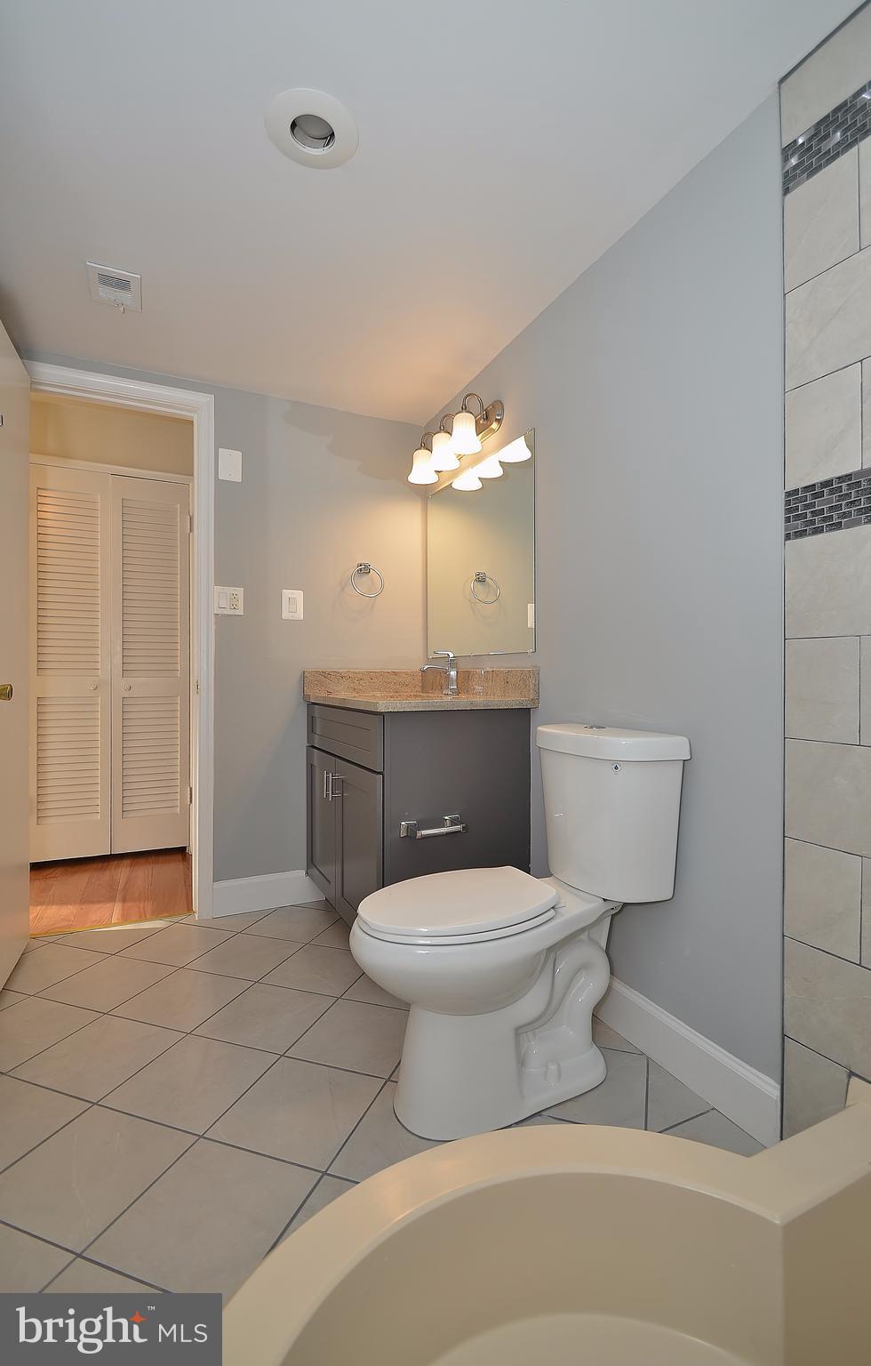 HUNTLEY SQUARE CONDOMINIUMS - Residential