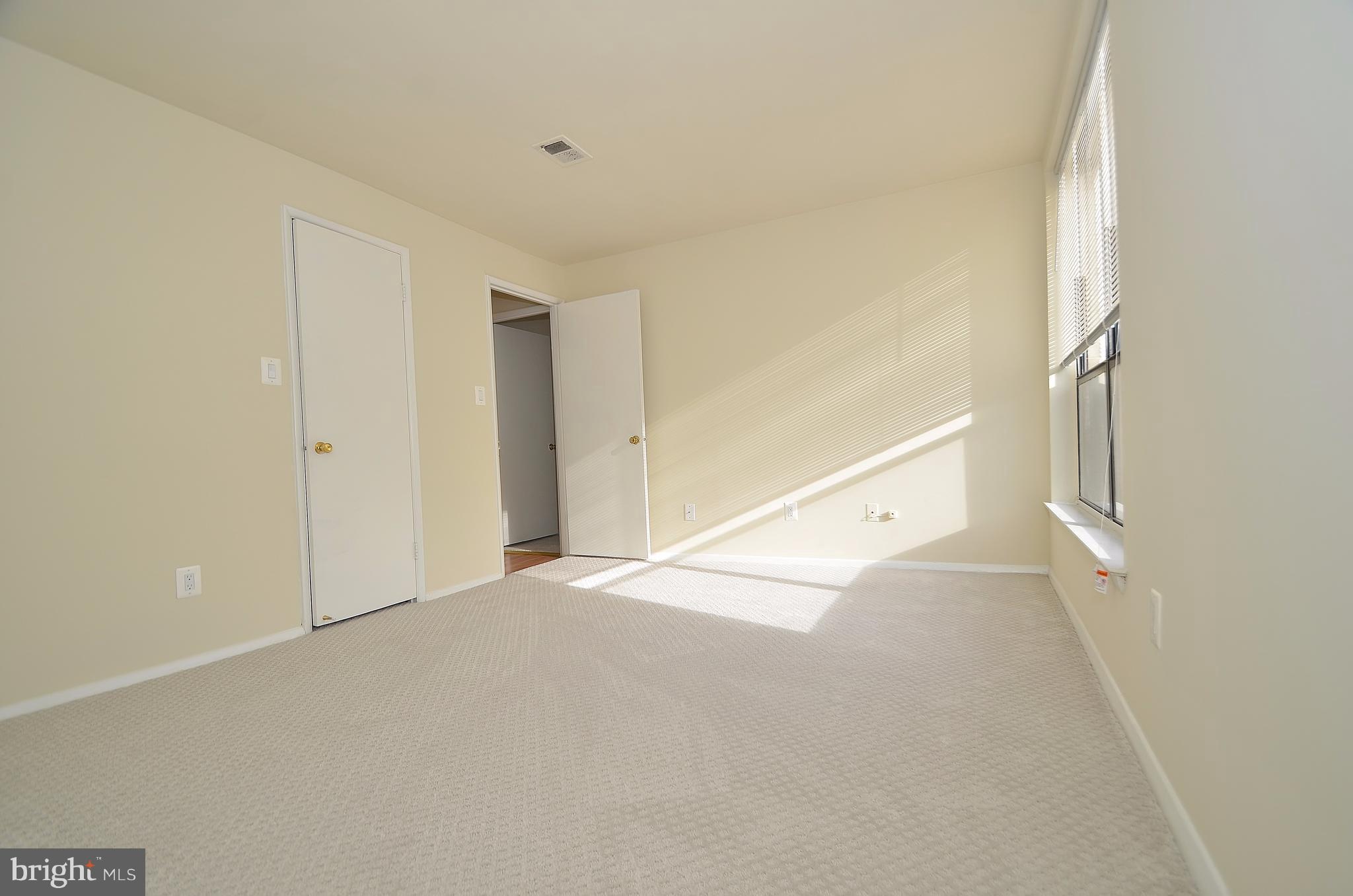 HUNTLEY SQUARE CONDOMINIUMS - Residential