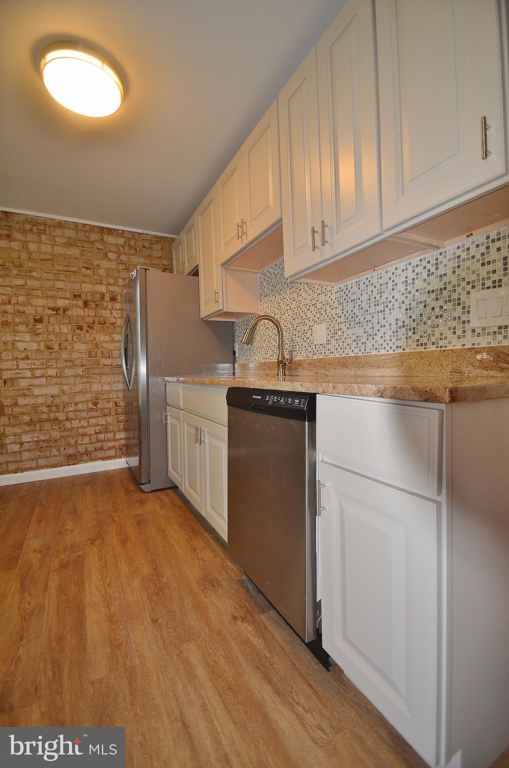 HUNTLEY SQUARE CONDOMINIUMS - Residential