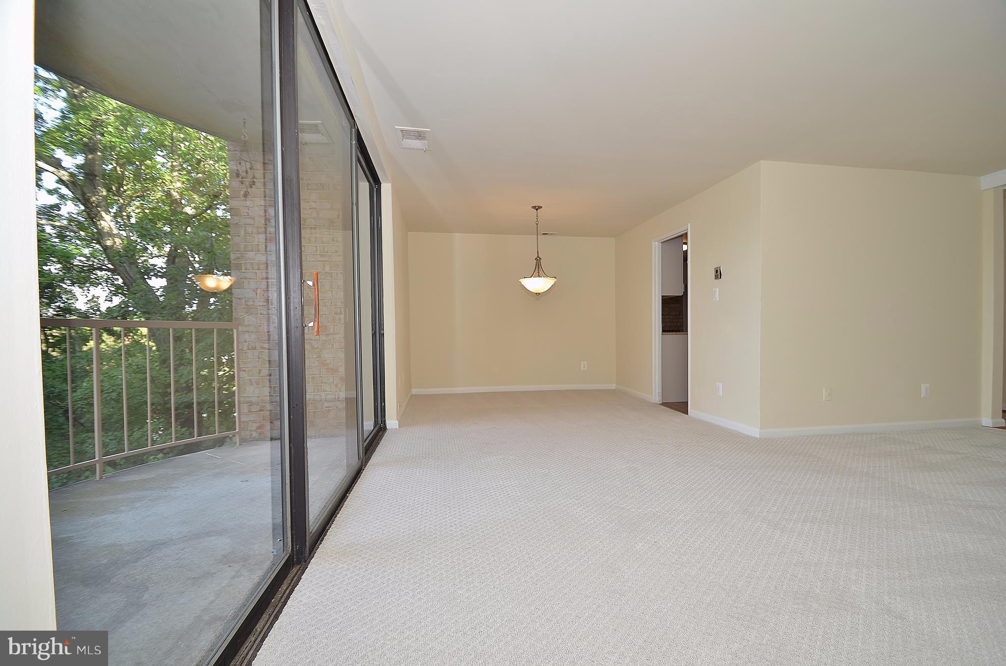 HUNTLEY SQUARE CONDOMINIUMS - Residential