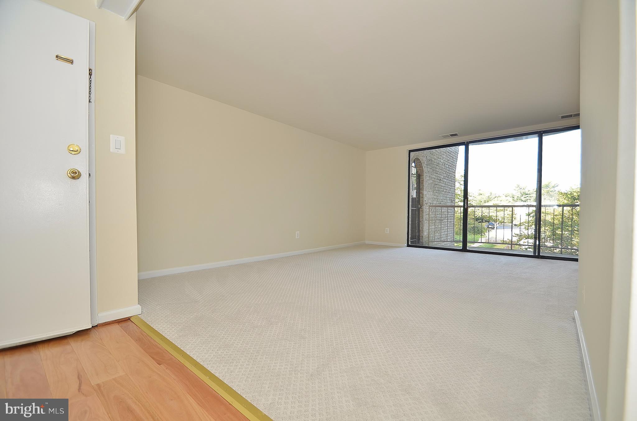 HUNTLEY SQUARE CONDOMINIUMS - Residential