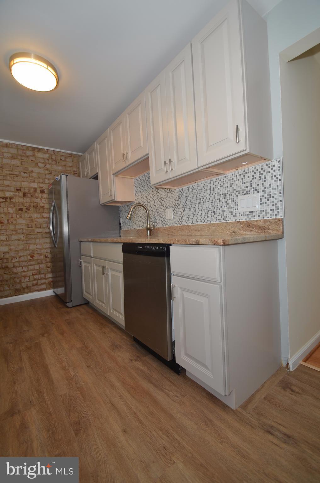 HUNTLEY SQUARE CONDOMINIUMS - Residential