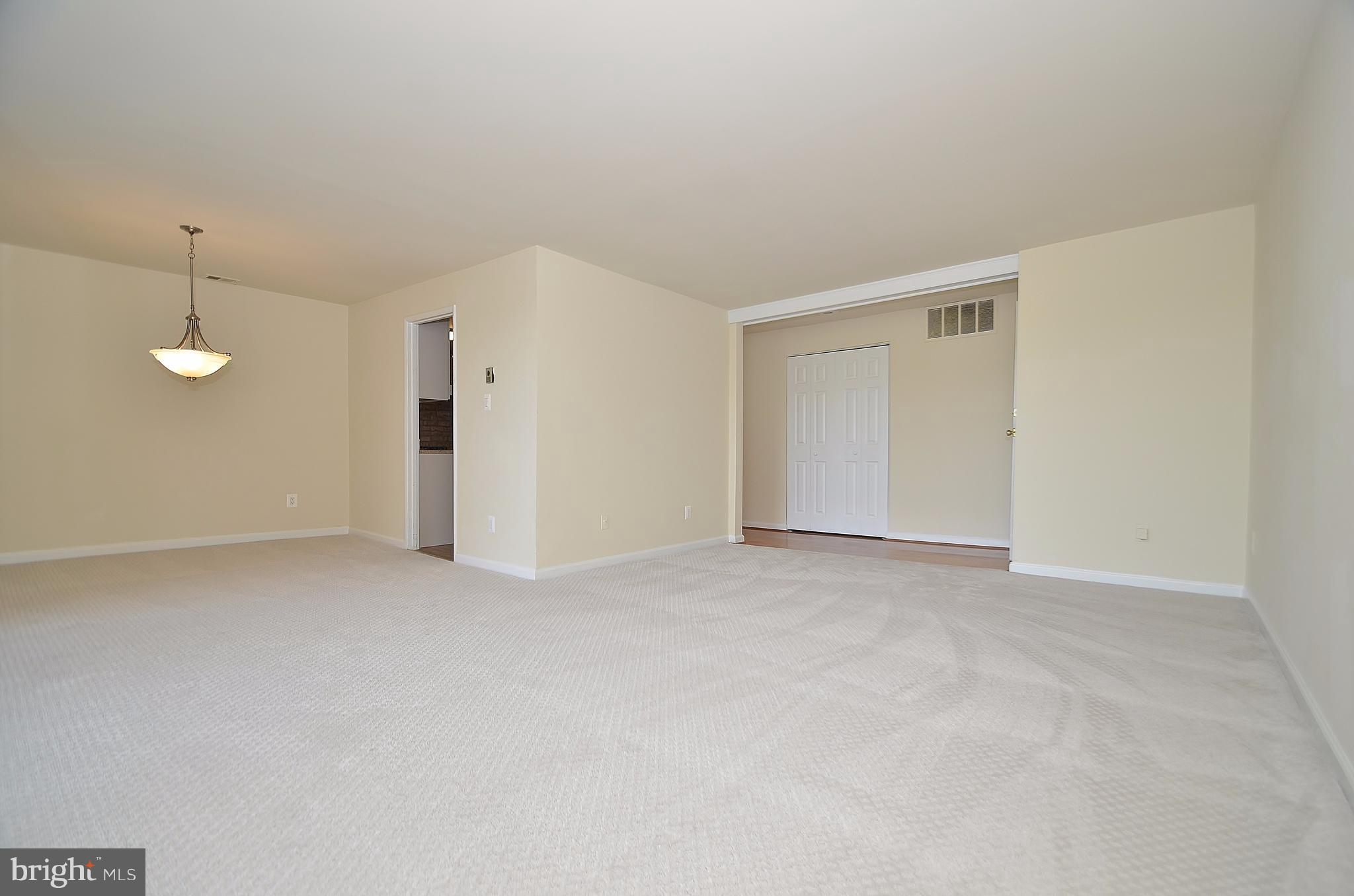 HUNTLEY SQUARE CONDOMINIUMS - Residential