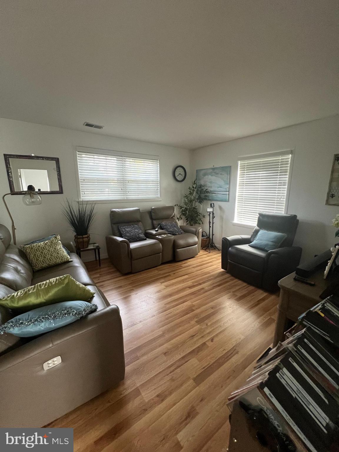 SOUTH LAWN - Residential