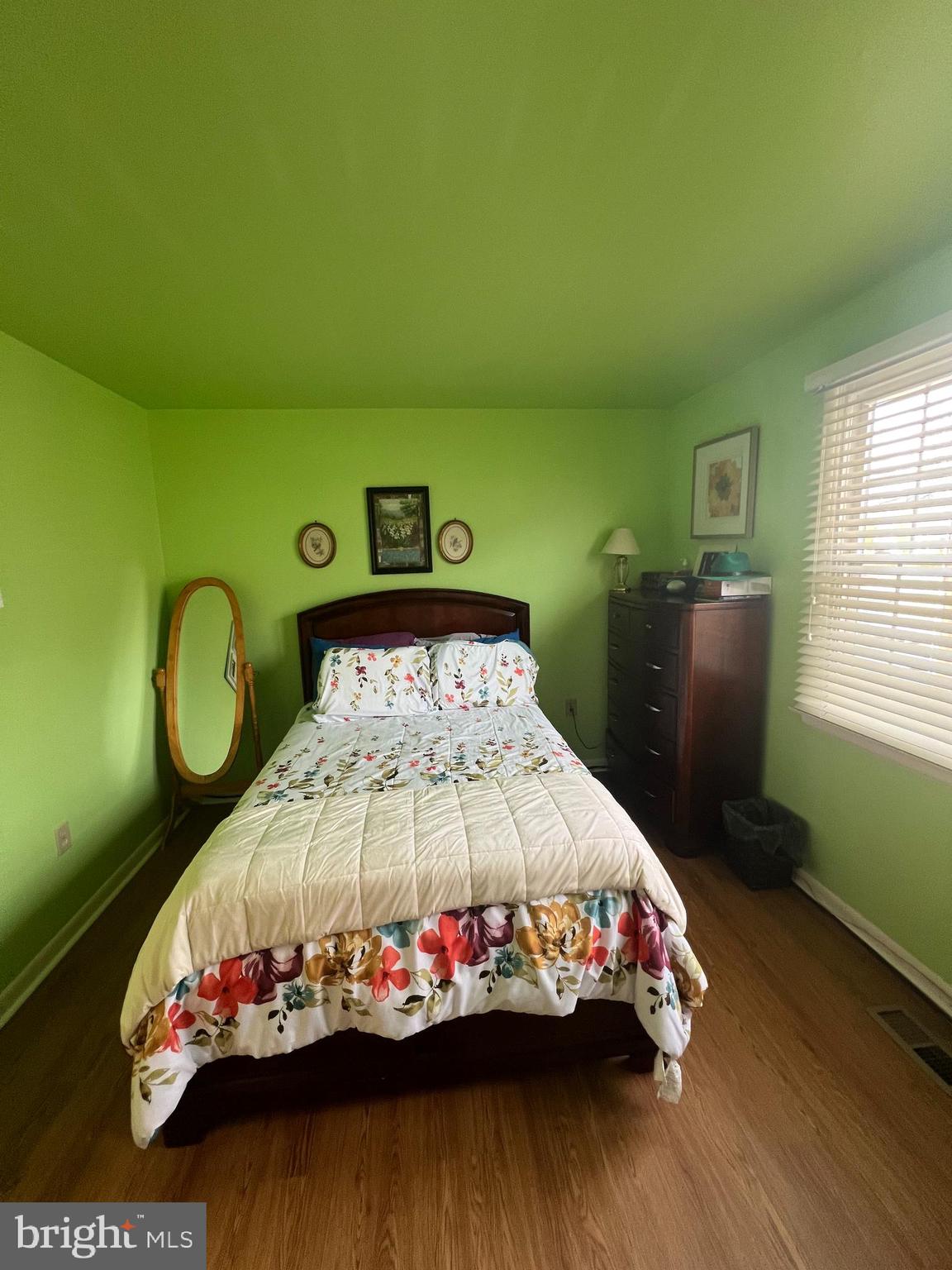 SOUTH LAWN - Residential