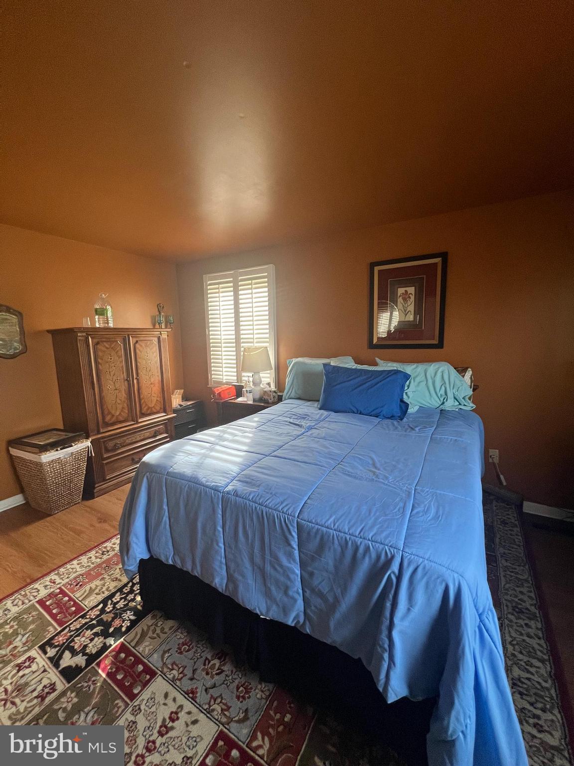 SOUTH LAWN - Residential