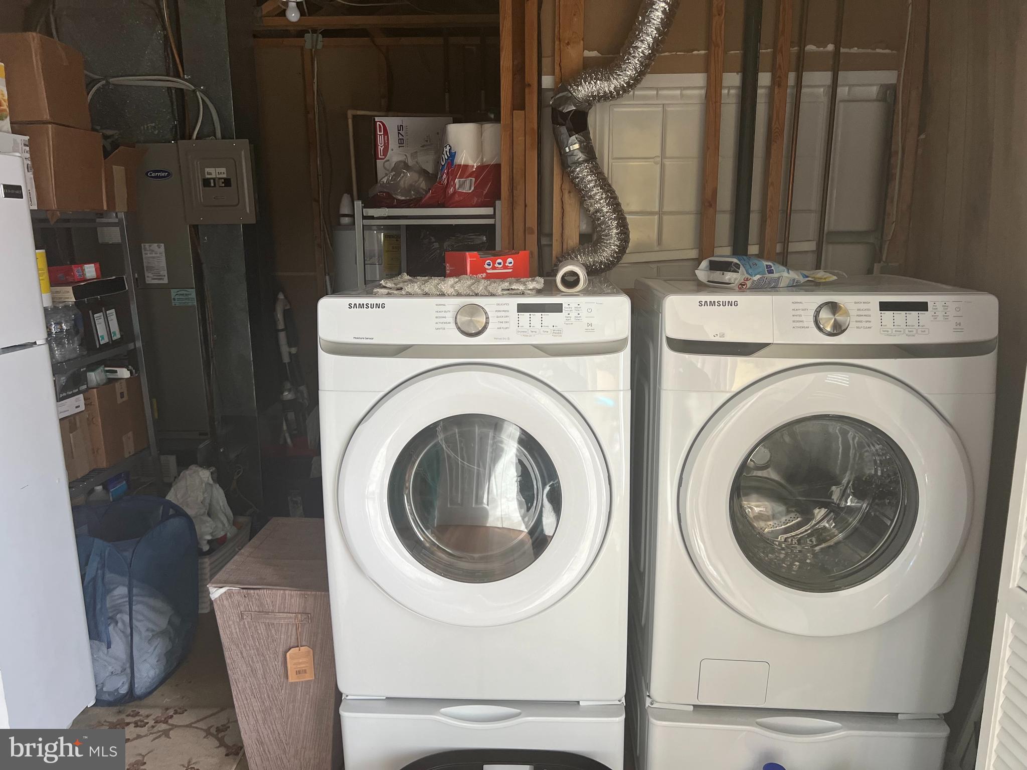 SOUTH LAWN - Residential