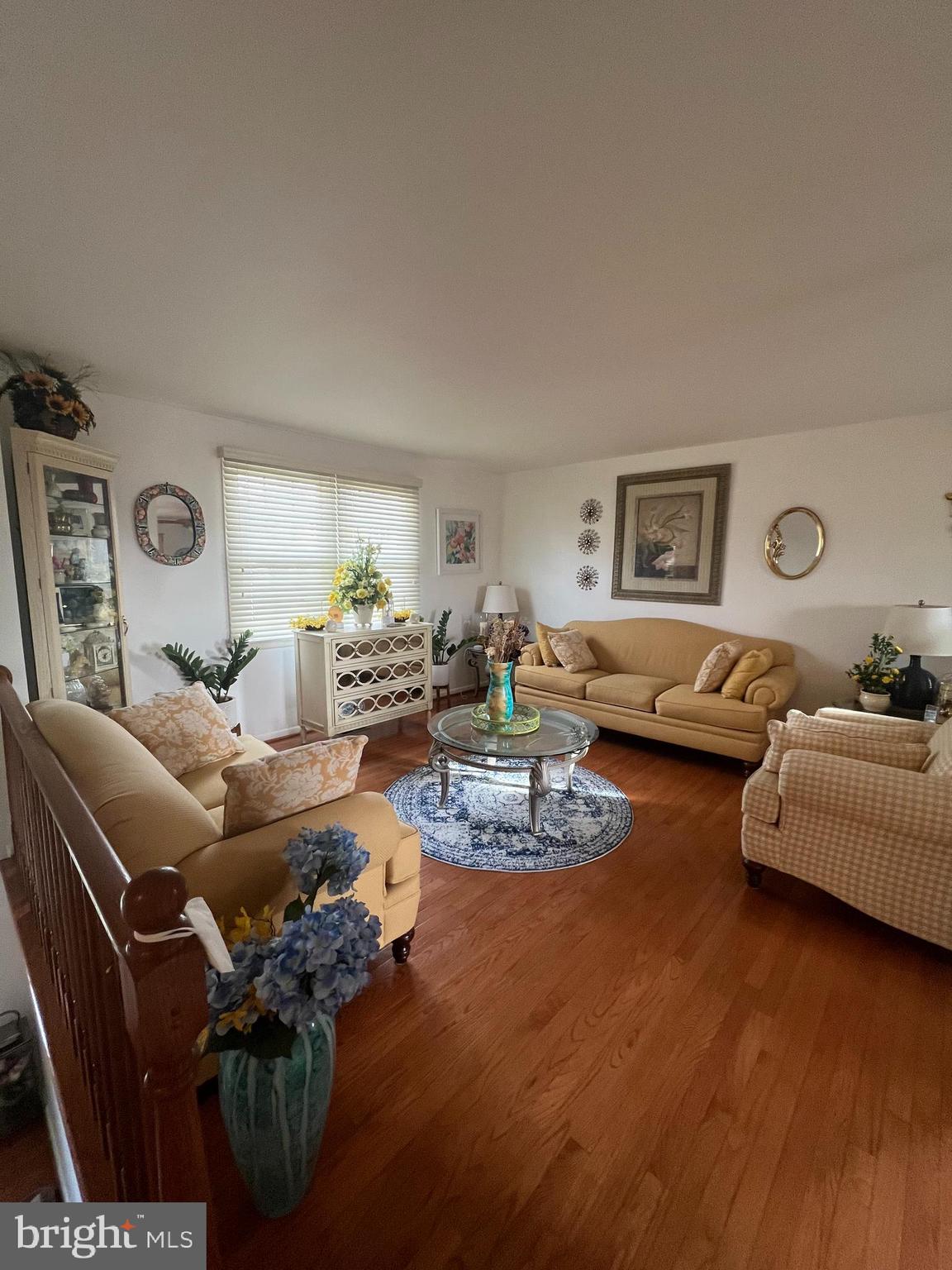 SOUTH LAWN - Residential